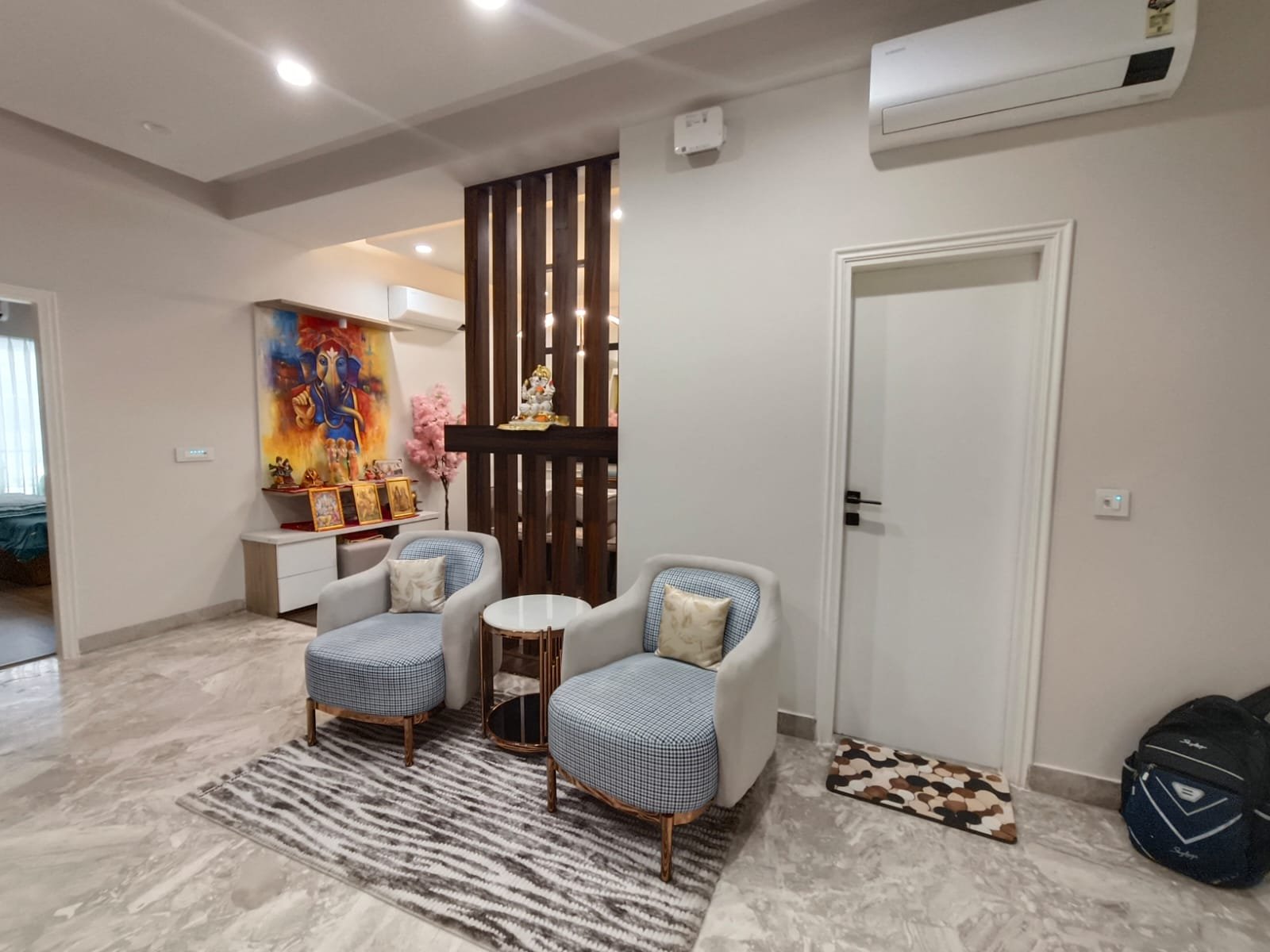 Foyer seating with accent chairs