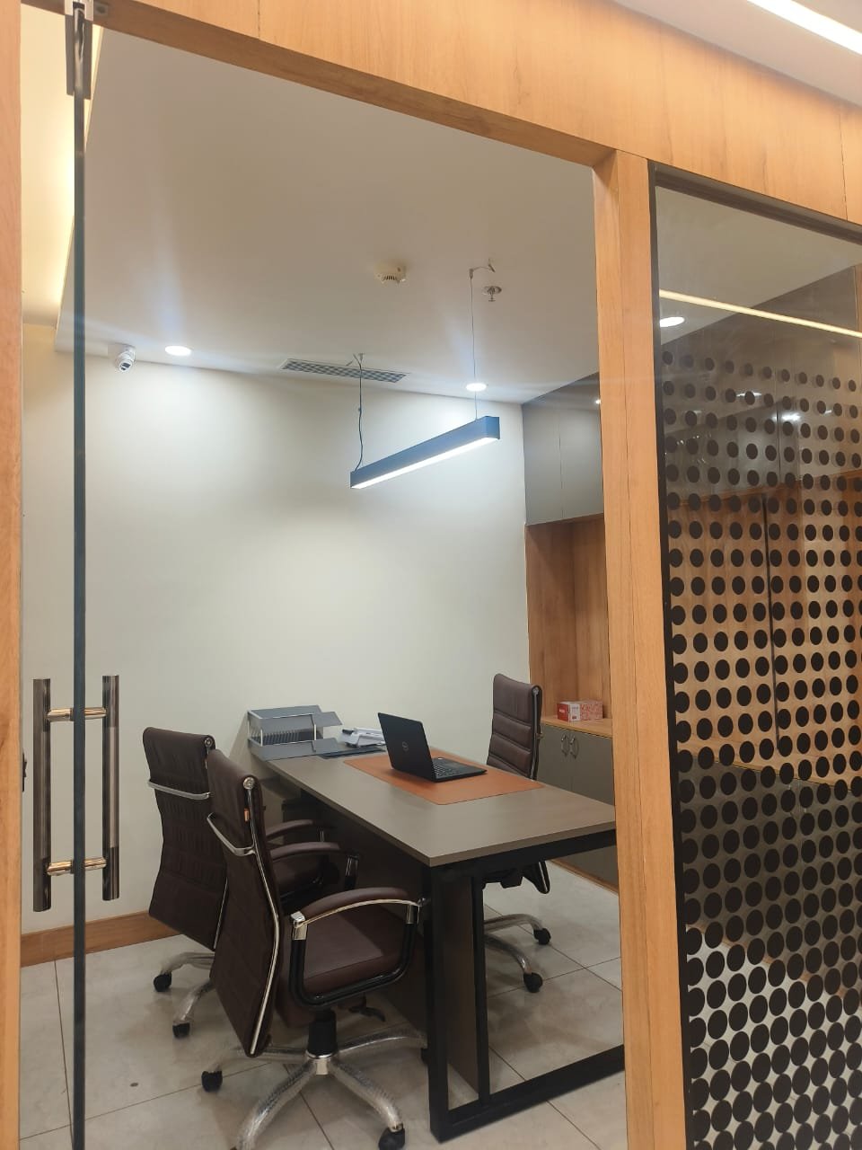 Meeting room with glass partition